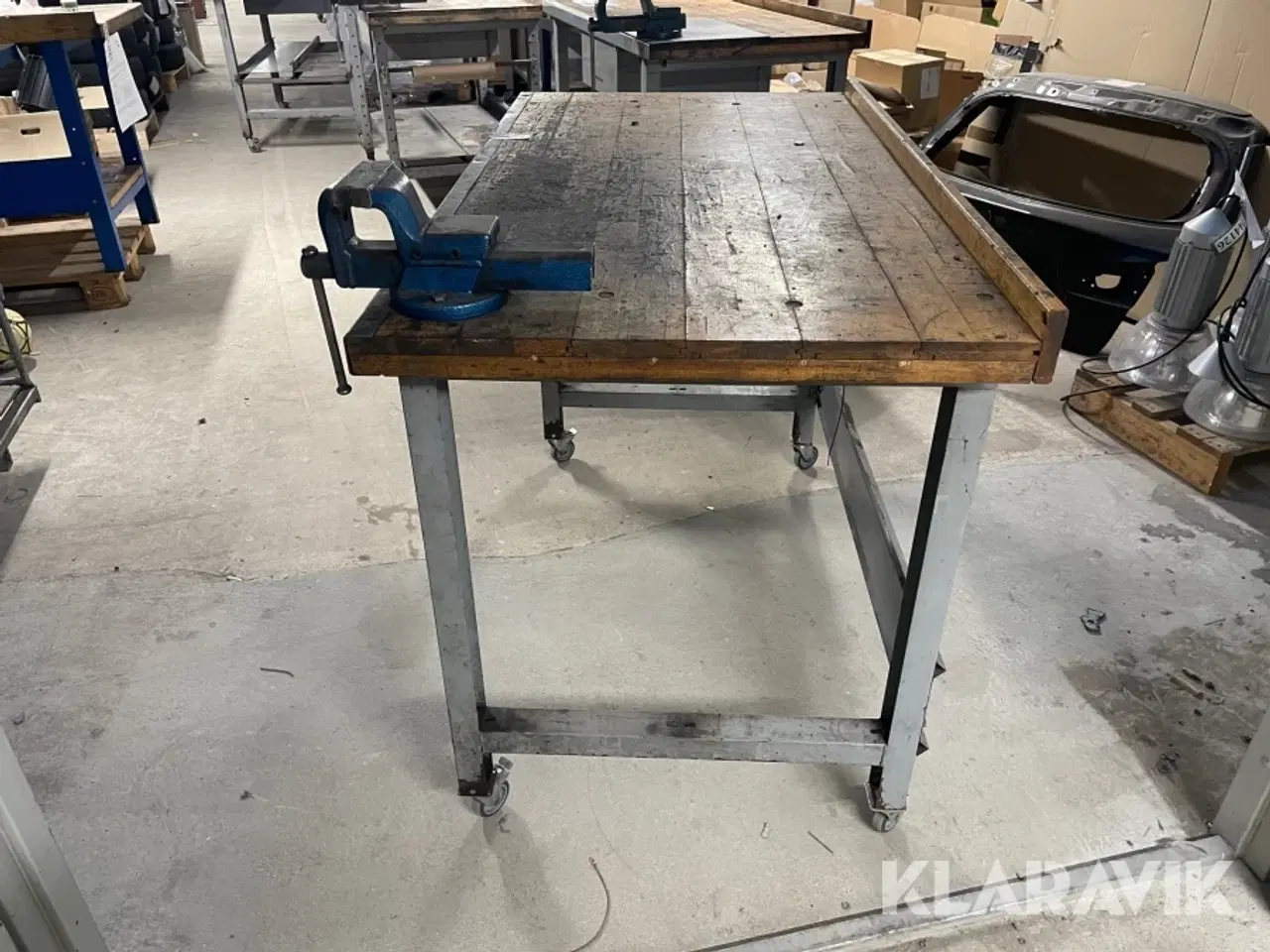 Billede 6 - Arbejdsbord på hjul med skruestik