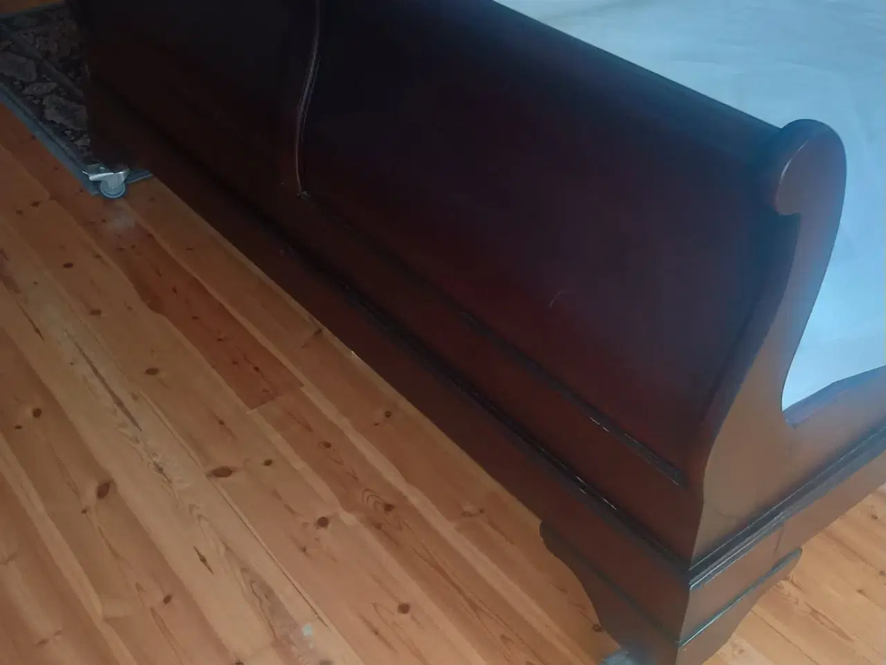 Billede 6 - KVALITETSSENG FRA ILVA MED ELEVATION SAMT NATBORD 