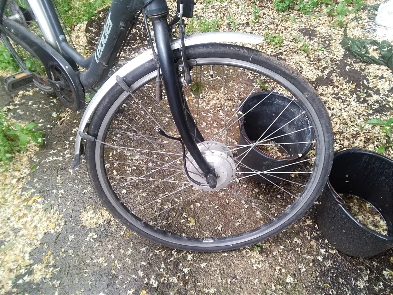 Billede 1 - 36 V forhjulmotor 6 pins stik på 28" hjul KUN HJUL