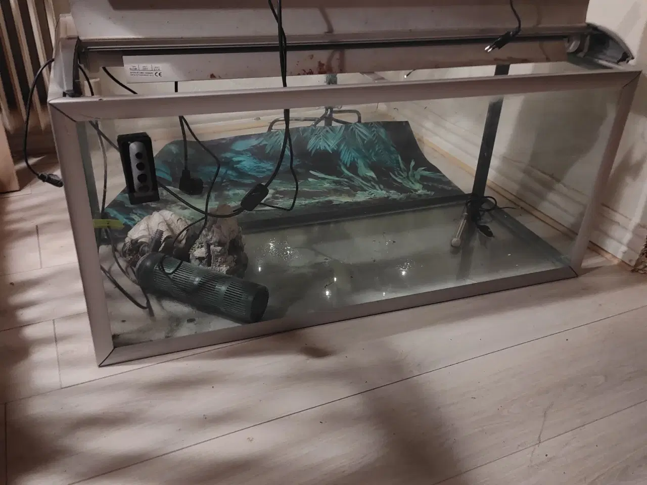 Billede 1 - fin 180 l akvarium klar til brug