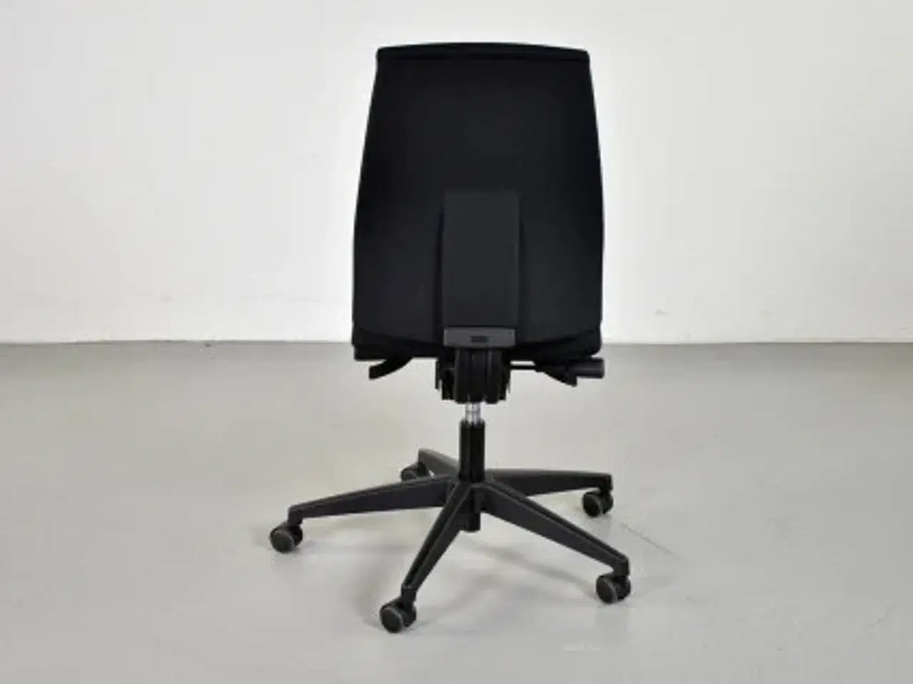 Billede 3 - Sort interstuhl kontorstol med høj ryg