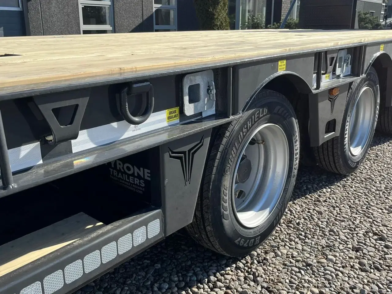 Billede 20 - Tyrone 27TLL LANG MODEL med forbredningsudstyr . Affjedret træk og affjedret aksler. Med hydrauliske ramper og værktøjskasse