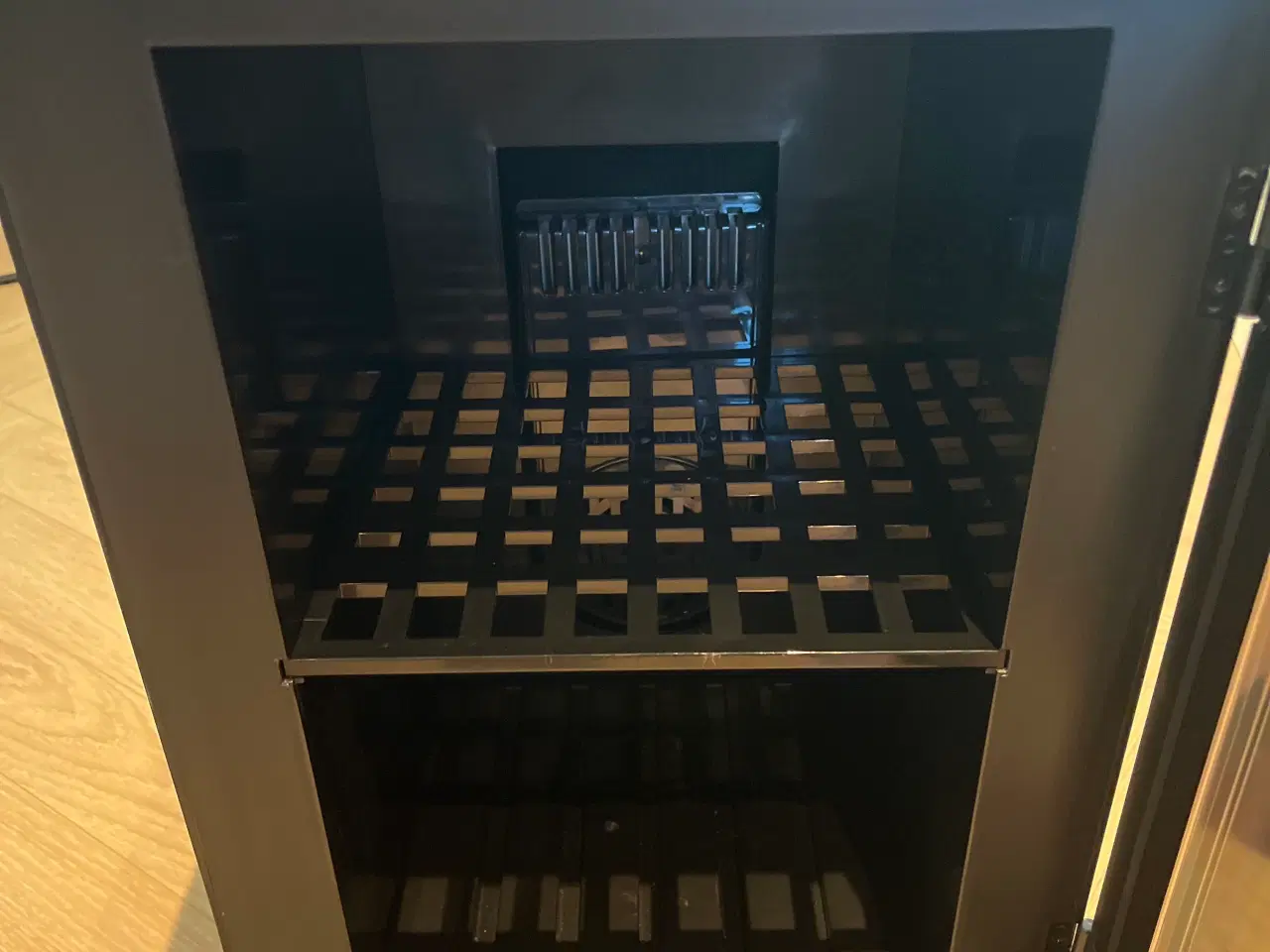 Billede 2 - Sort monster køleskab 