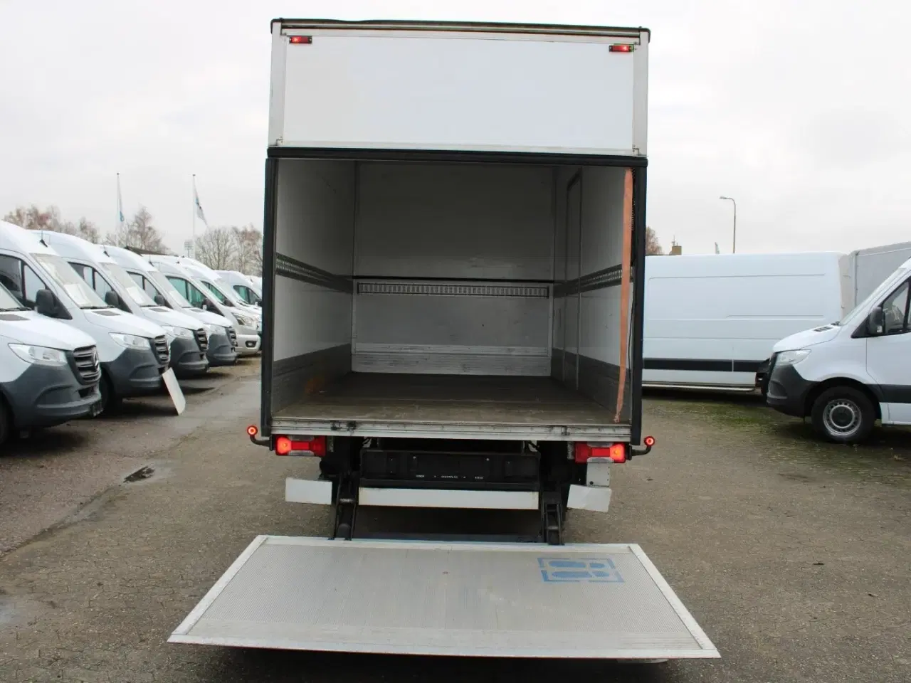 Billede 10 - Iveco Daily 2,3 35S14 Alukasse m/lift AG8