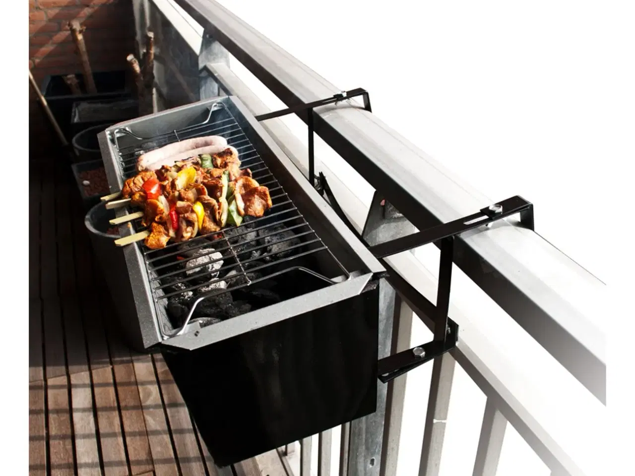 Billede 3 - Altangrill med rist og låg - HELT NY!