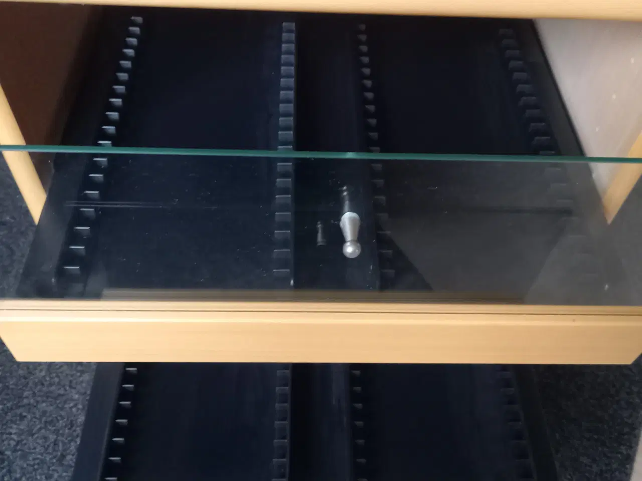 Billede 2 - Mistral modul, lakeret bøg, 2 CD skuffer,glasfront