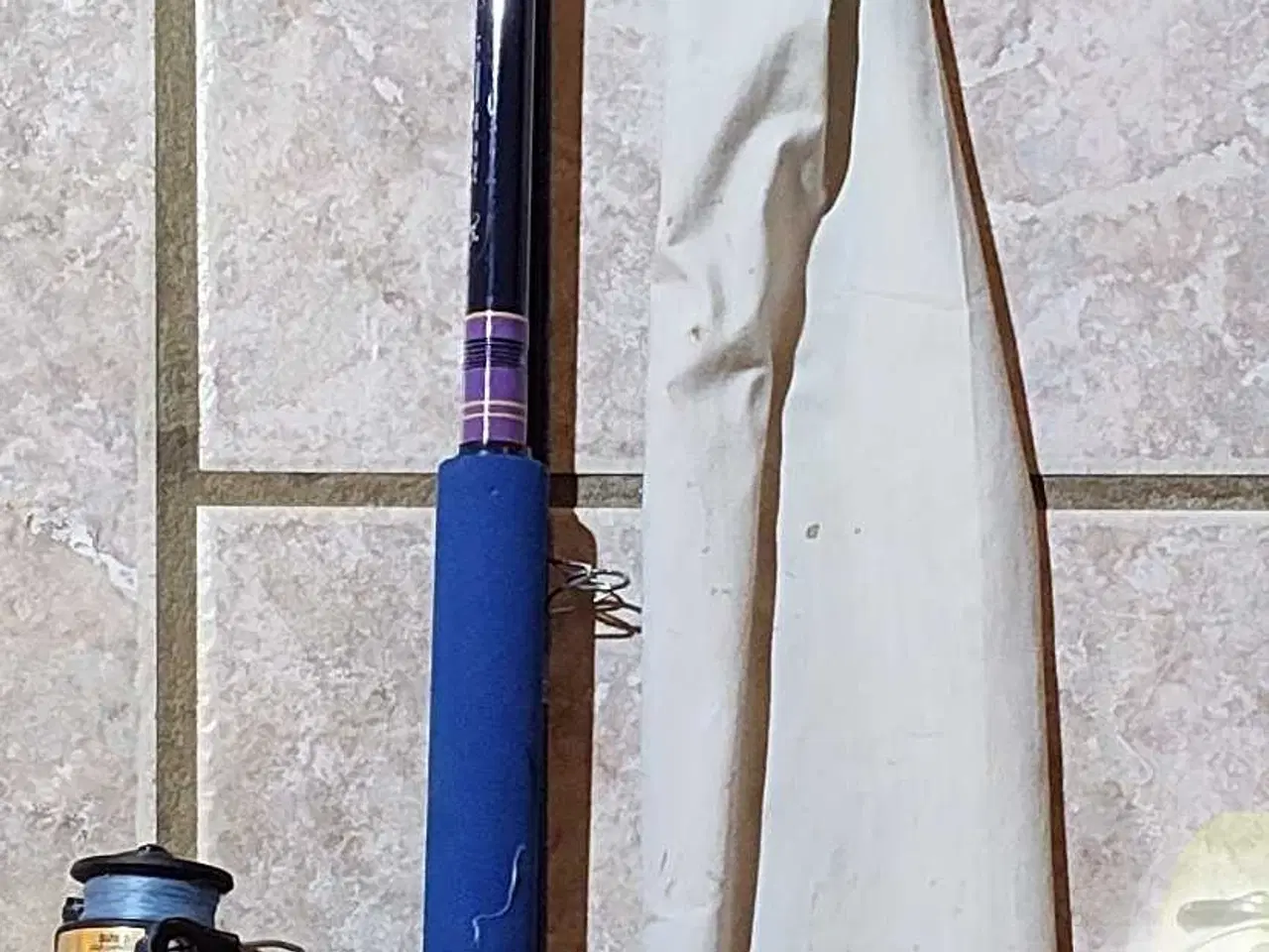 Billede 2 - 3 fiskestænger +  6 hjul.