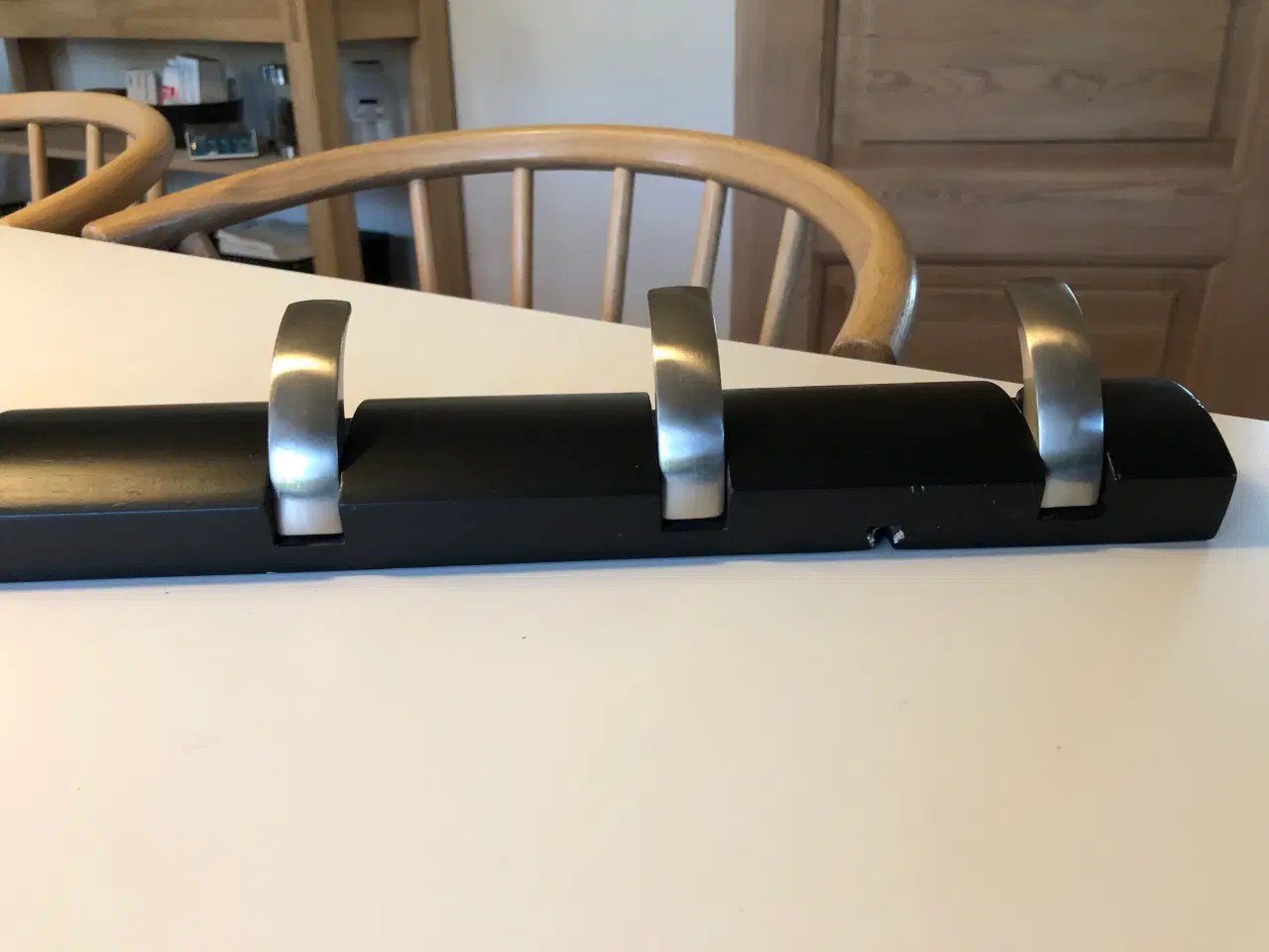 Billede 4 - Knagerække i sort og børstet stål med 6 knager