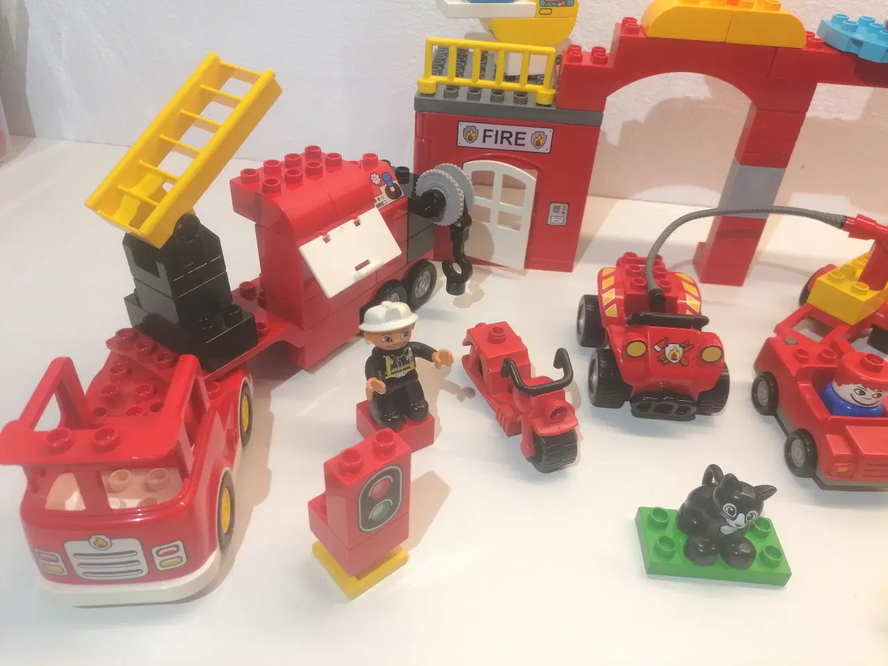 Billede 2 - Duplo Brandstation, Køretøjer, Mennesker, Motorcyk
