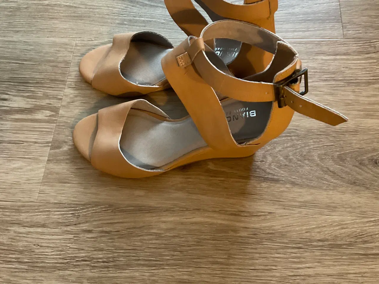 Billede 5 - Pris for alle sko i alt 150kr !!