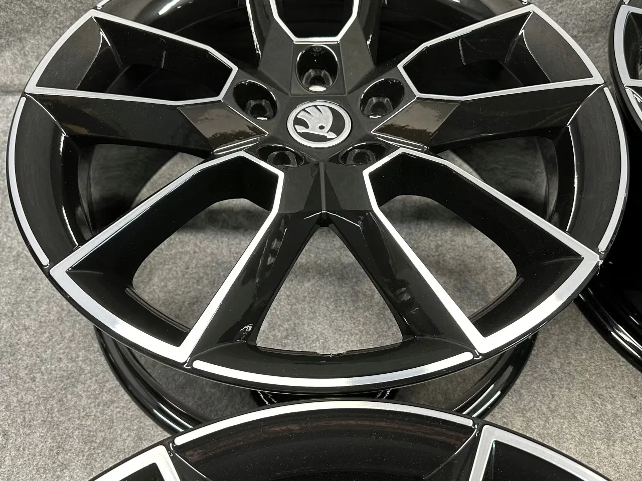 Billede 2 - SKODA OCTAVIA 18" Gemini 7.5" x 18" 5x112 ET 51