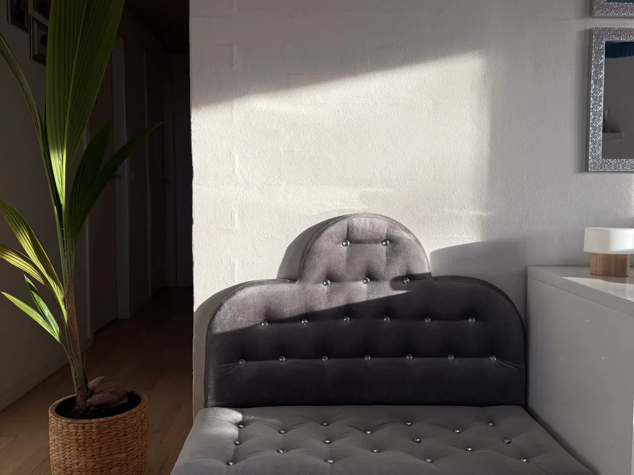 Billede 2 - Smuk glam bænk med sky - formet ryglæn