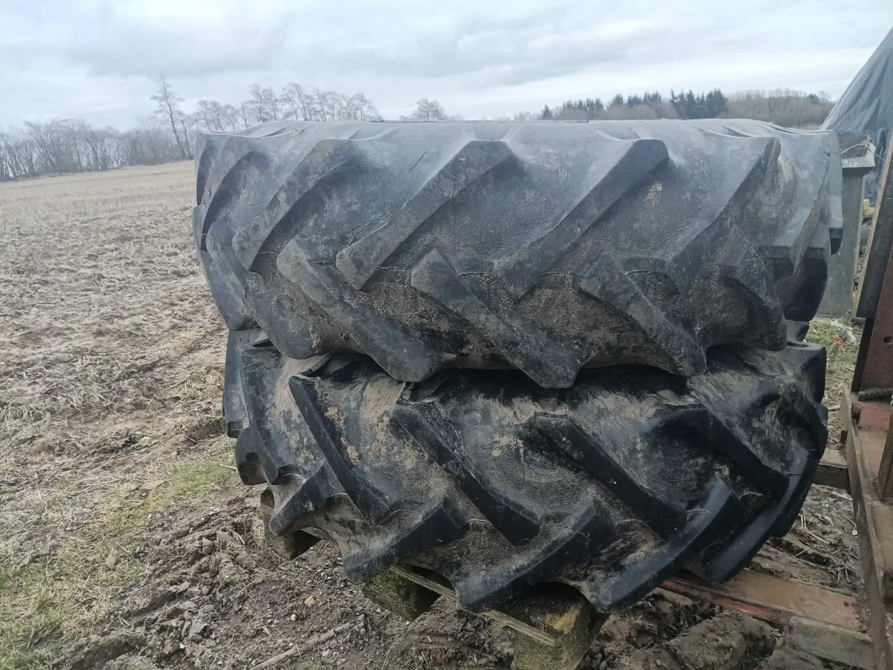 Billede 7 - Traktor dæk med fælge og nav 