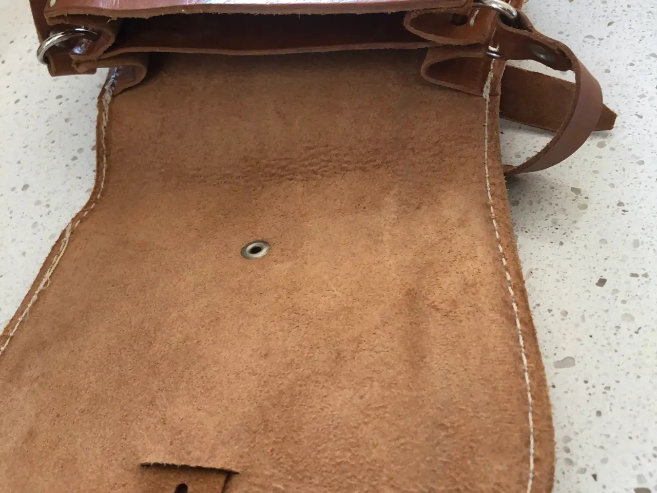 Billede 3 - Lille læder taske 