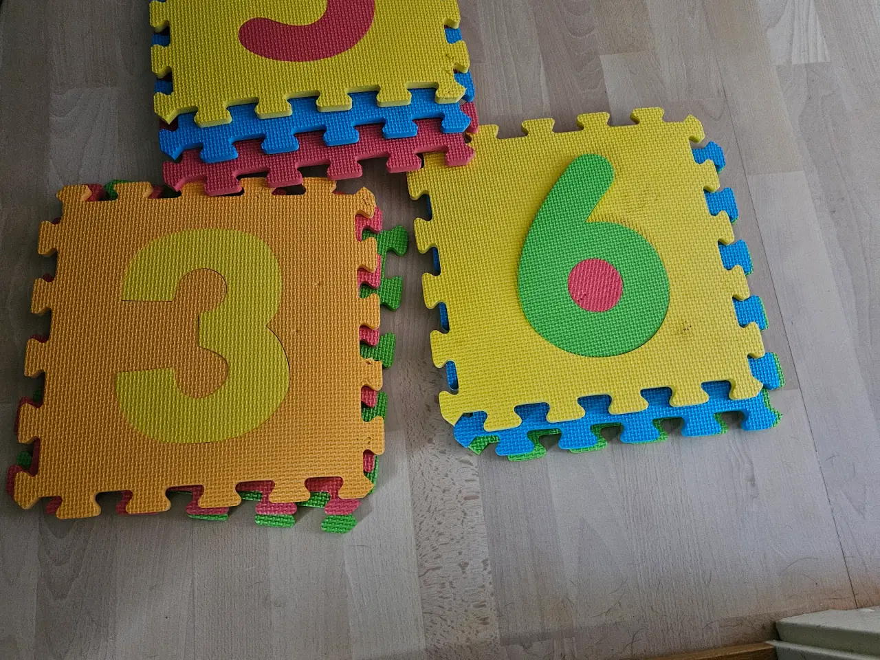 Billede 1 - gulvfliser børn