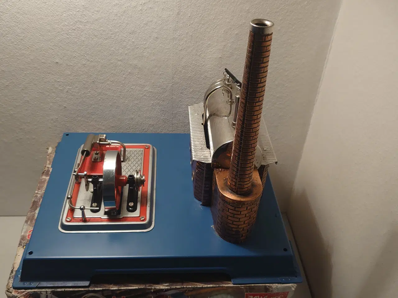 Billede 4 - Wilesco dampmaskine D12 incl.kasse, vejl. og olie.