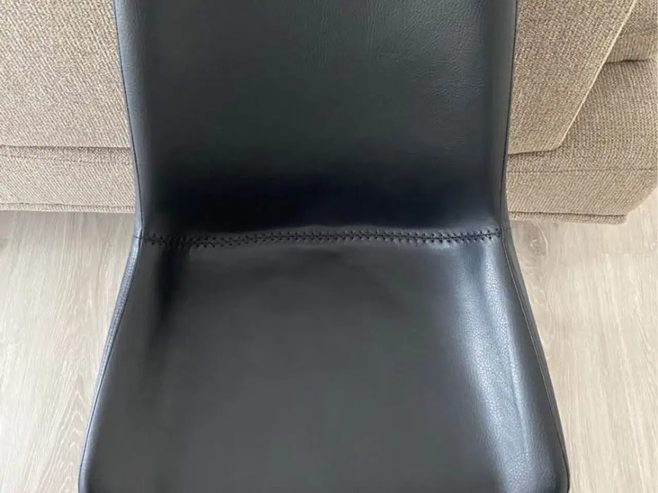 Billede 8 - Spisebord med spisebordsstole 