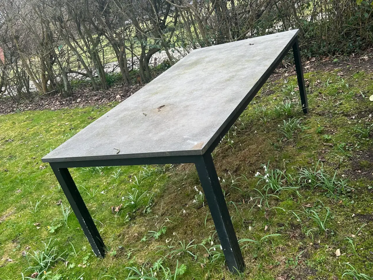 Billede 1 - Havebord med betonlook