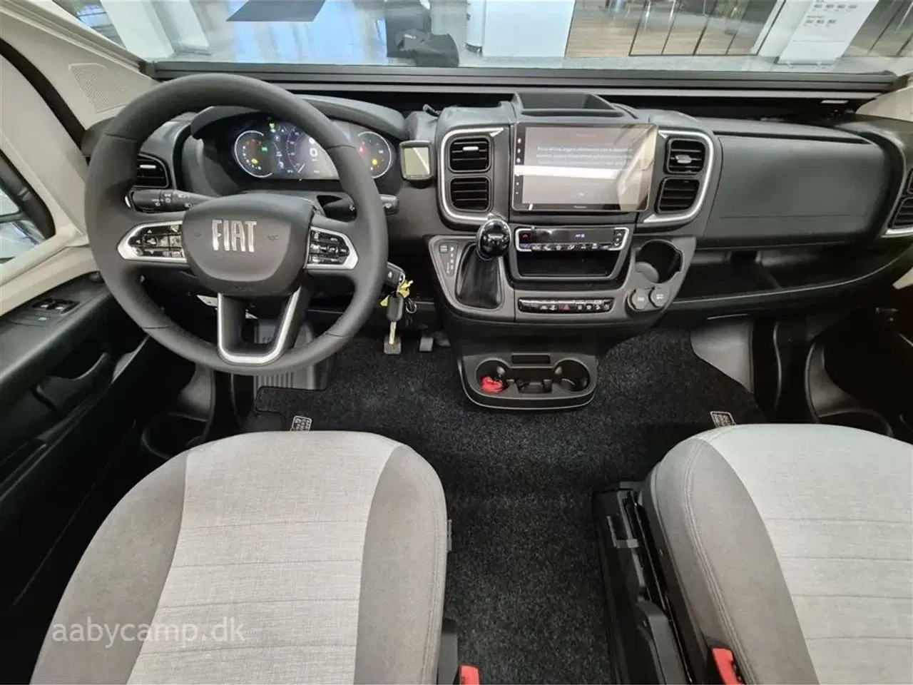 Billede 7 - 2026 - Benimar Benivan 160 PLUS   NK Pakke. Automatgear. 140Hk. 200W solcelle. Kompressor køleskab. Webasto Dieselvarme. Elektrisk indgangstrin. Metallak