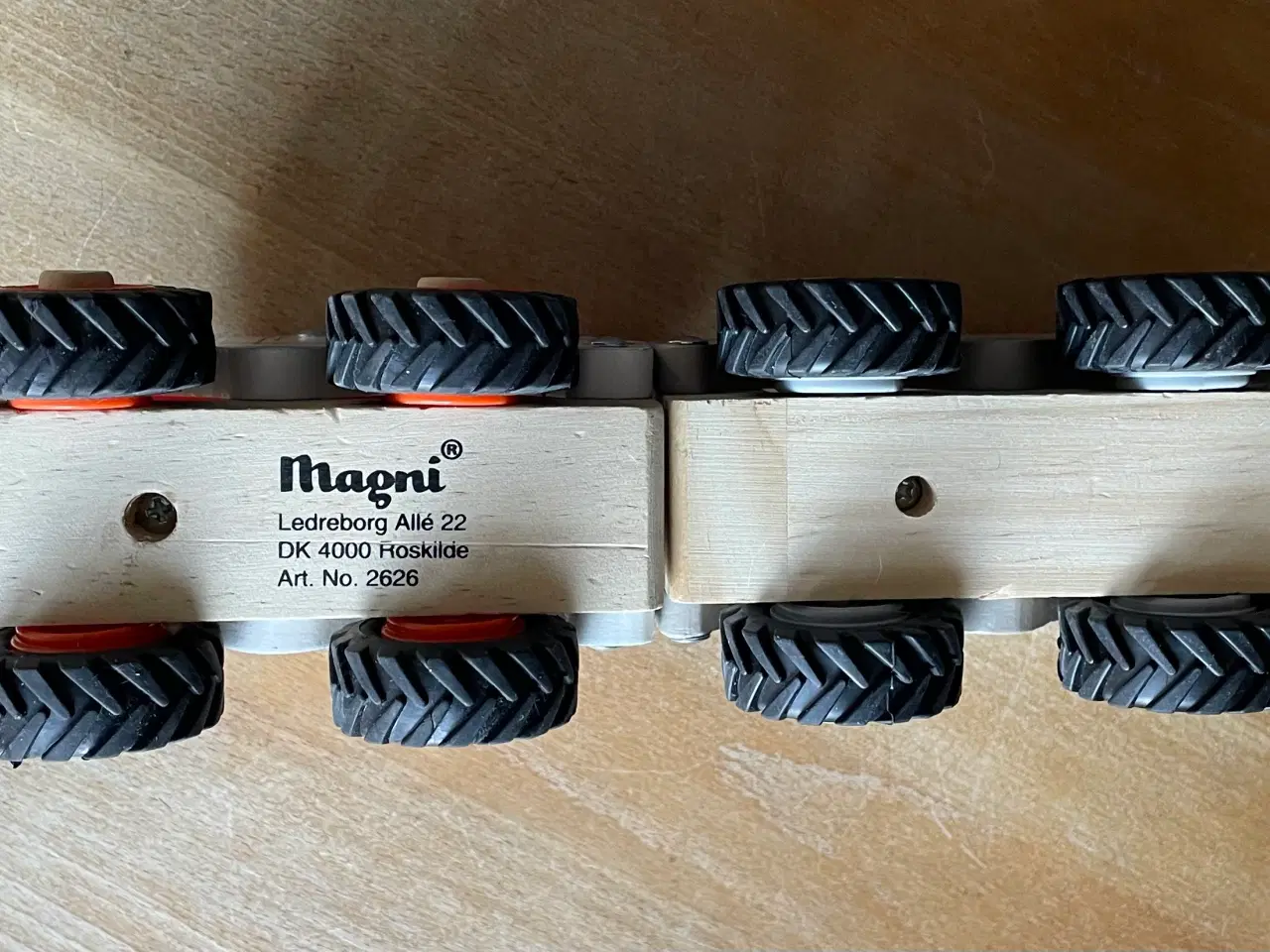 Billede 4 - Magni træ biler