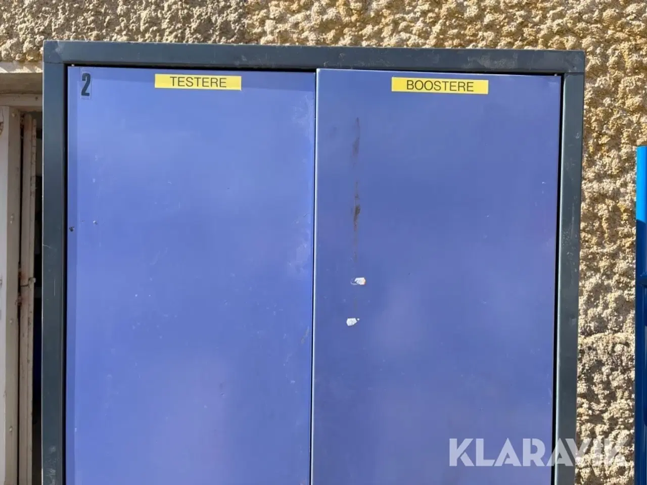 Billede 2 - Blandet lot med værkstedsskab og reoler.