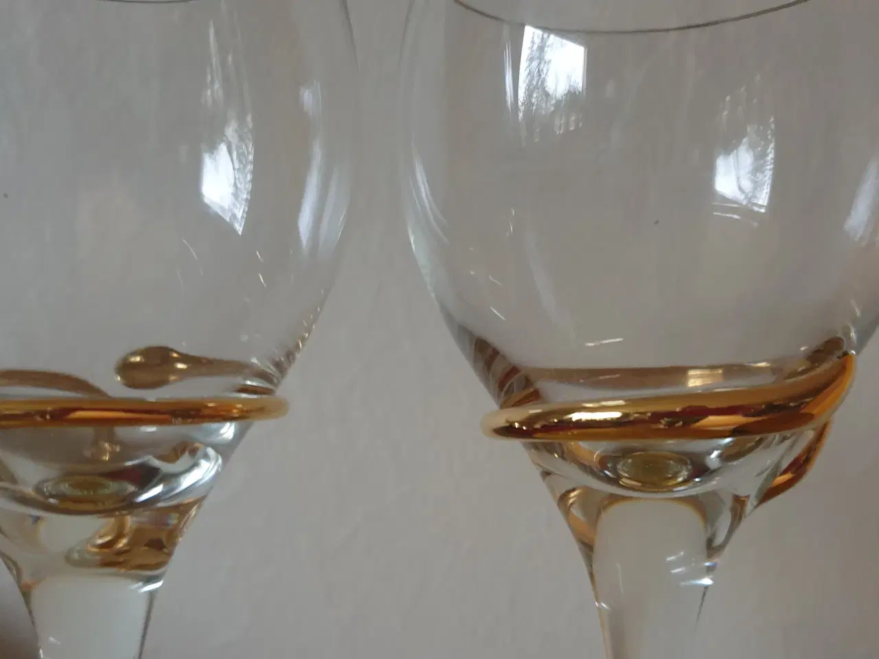 Billede 4 - Elegante Vinglas med Guld-Dekoration           