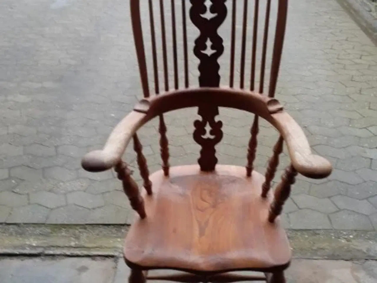 Billede 2 - Engelsk højrygget stol sælges