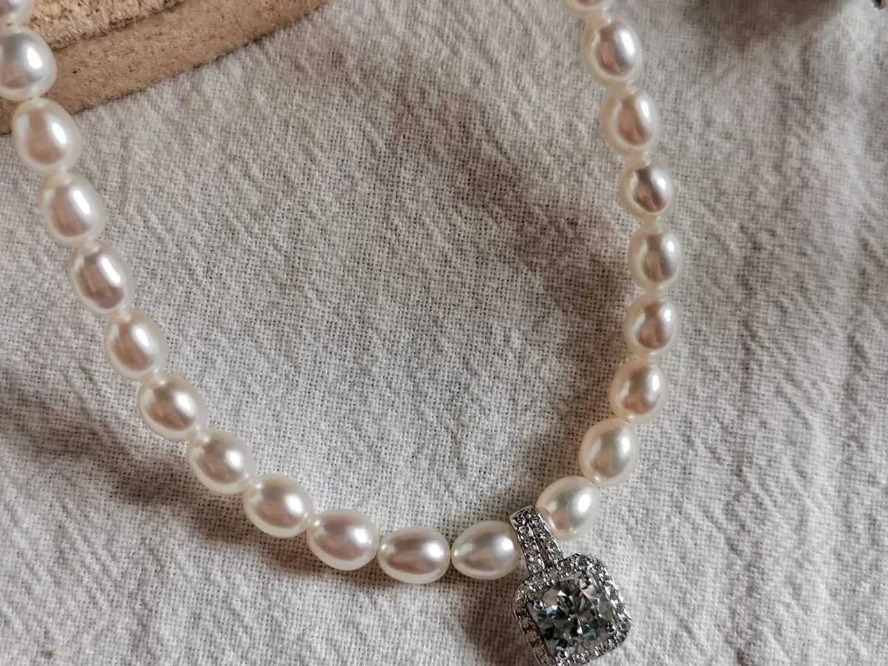 Billede 5 - Sølv ferskvandsperlehalskæde med moissanitvedhæng