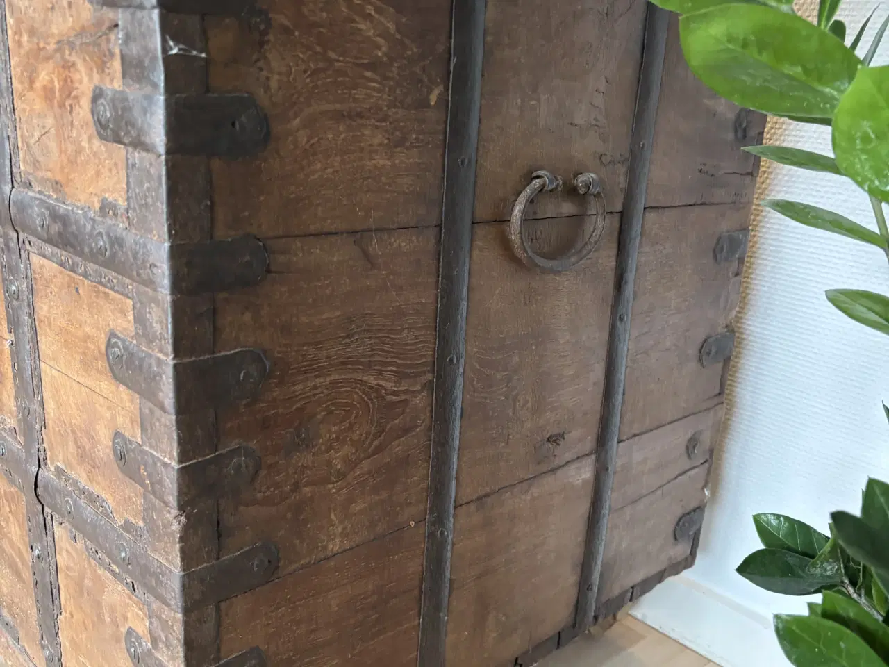 Billede 2 - Kiste i mørkt træ