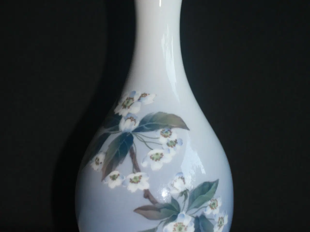 Billede 8 - Vase med æblekvist fra Royal Copenhagen