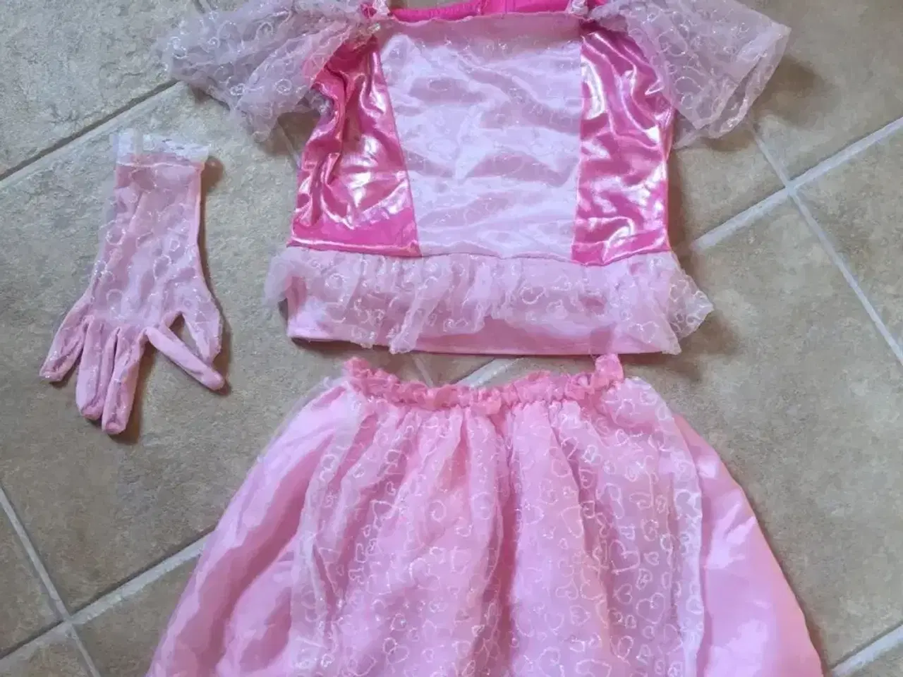 Billede 1 - Prinsesse sæt  str. 3 - 4 år