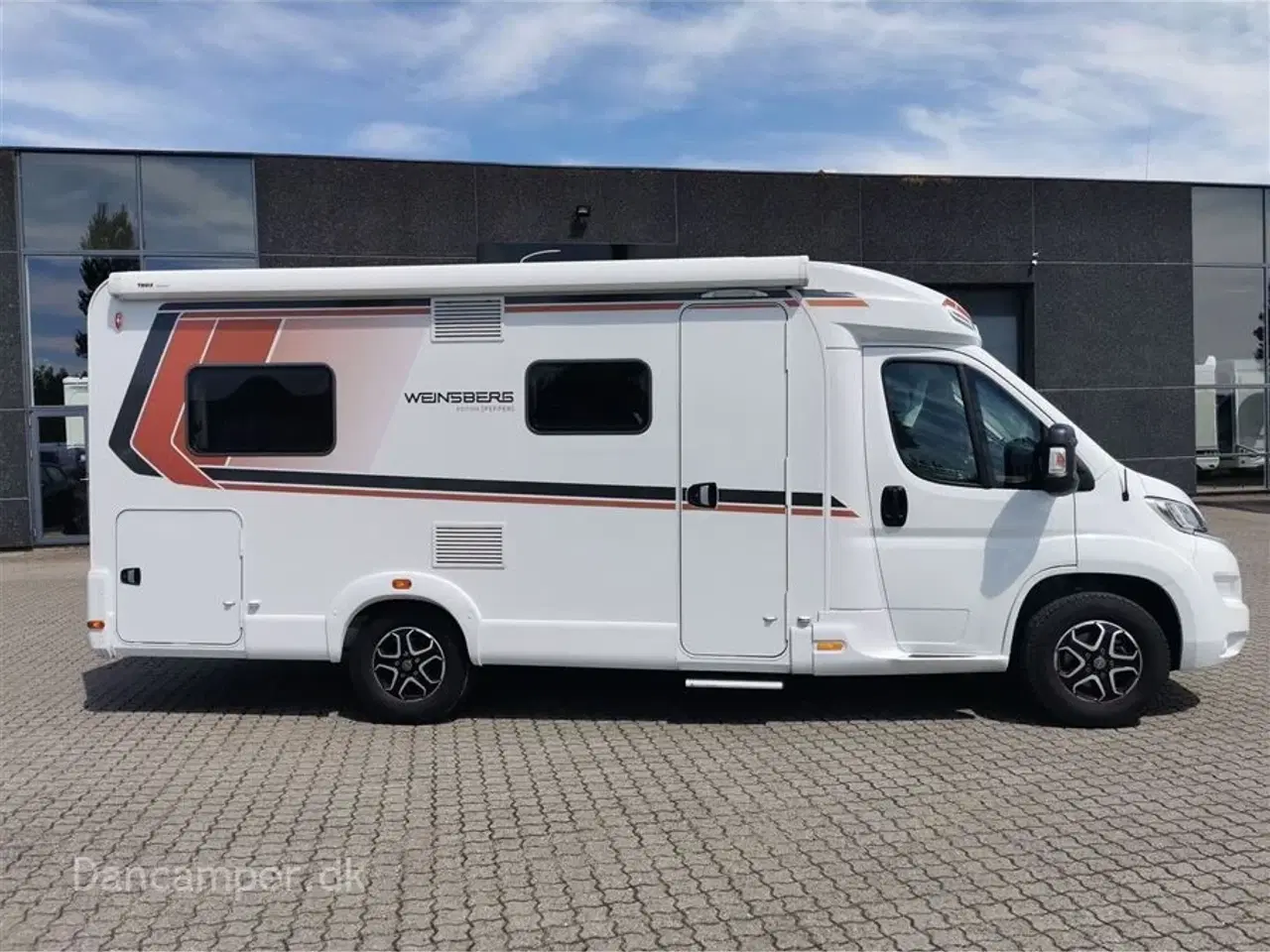 Billede 2 - 2022 - Weinsberg CaraCompact 600 MF "Pepper Edition"   Under klargøring! Flot Pepper Edition, 9-trin aut., Solcelle 180W, Lithiumbatteri 100Ah, El-trin, Navigation, Head-up display