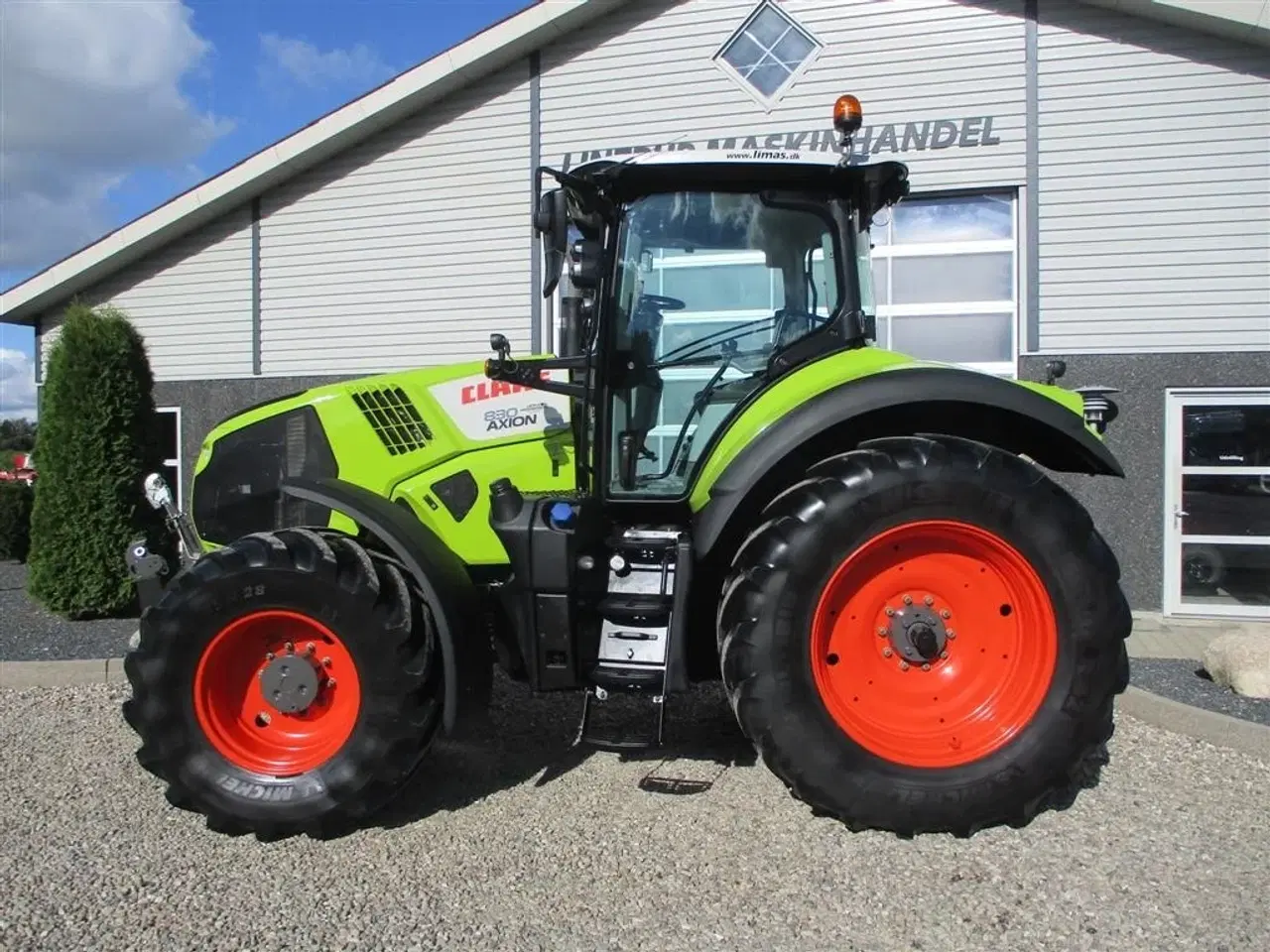 Billede 13 - CLAAS Axion 830 Med frontlift og luft anlæg.