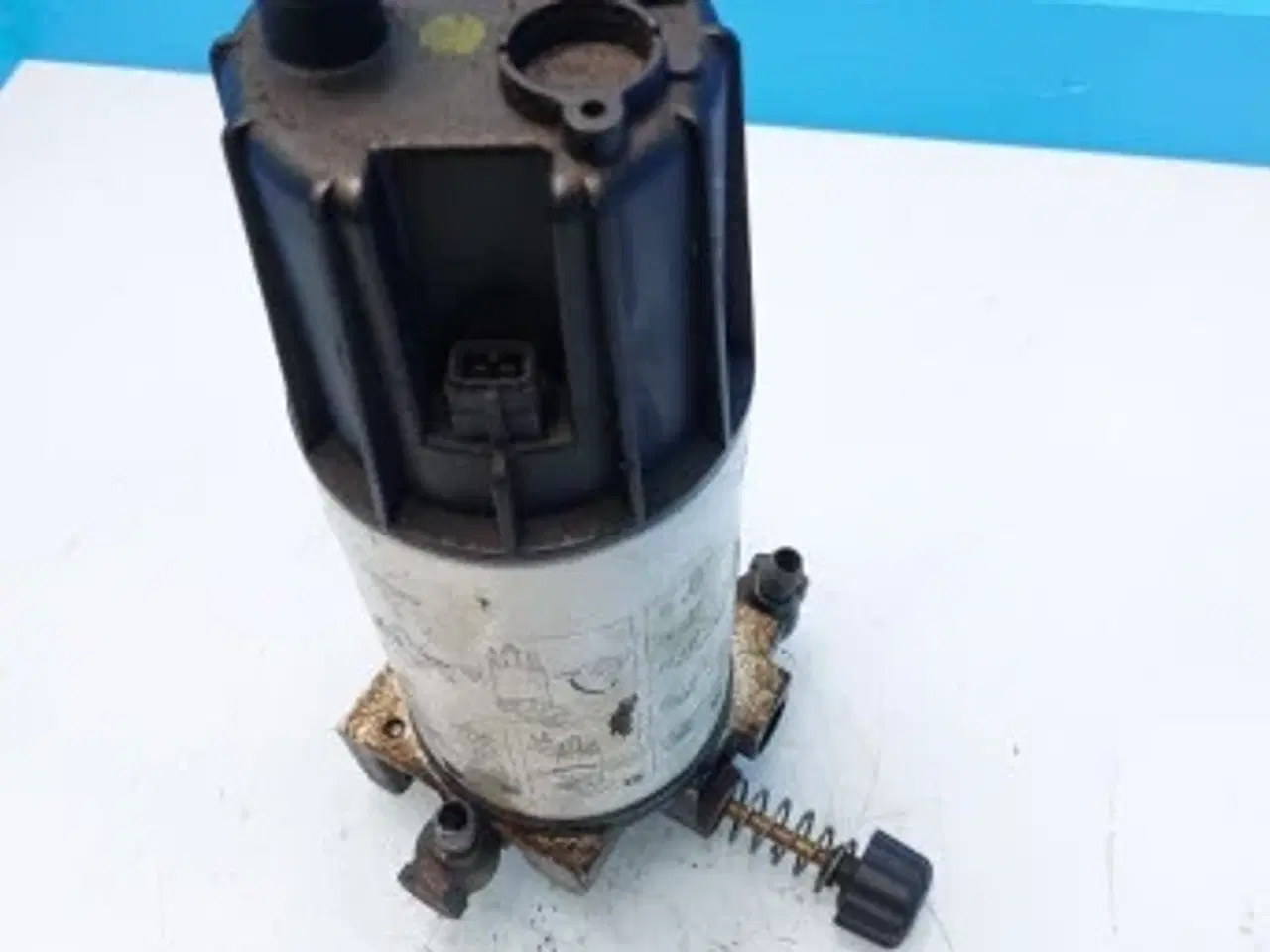 Billede 4 - Deutz Brændstoffilterhus 04291642