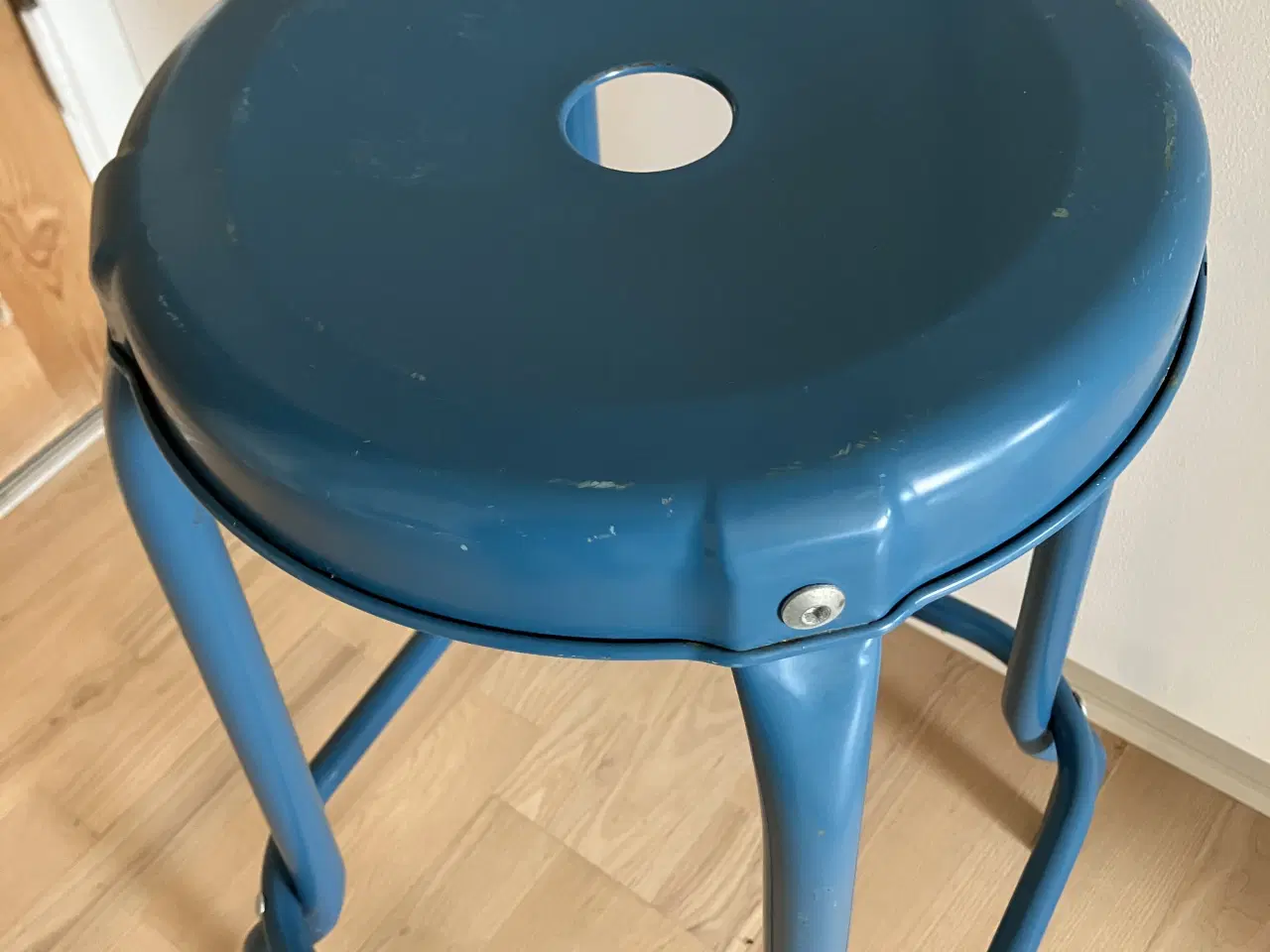 Billede 1 - Metal skammel højde 63 cm