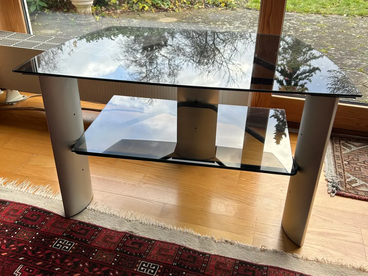 Billede 1 - Glas/alubord (fx til TV/audio)