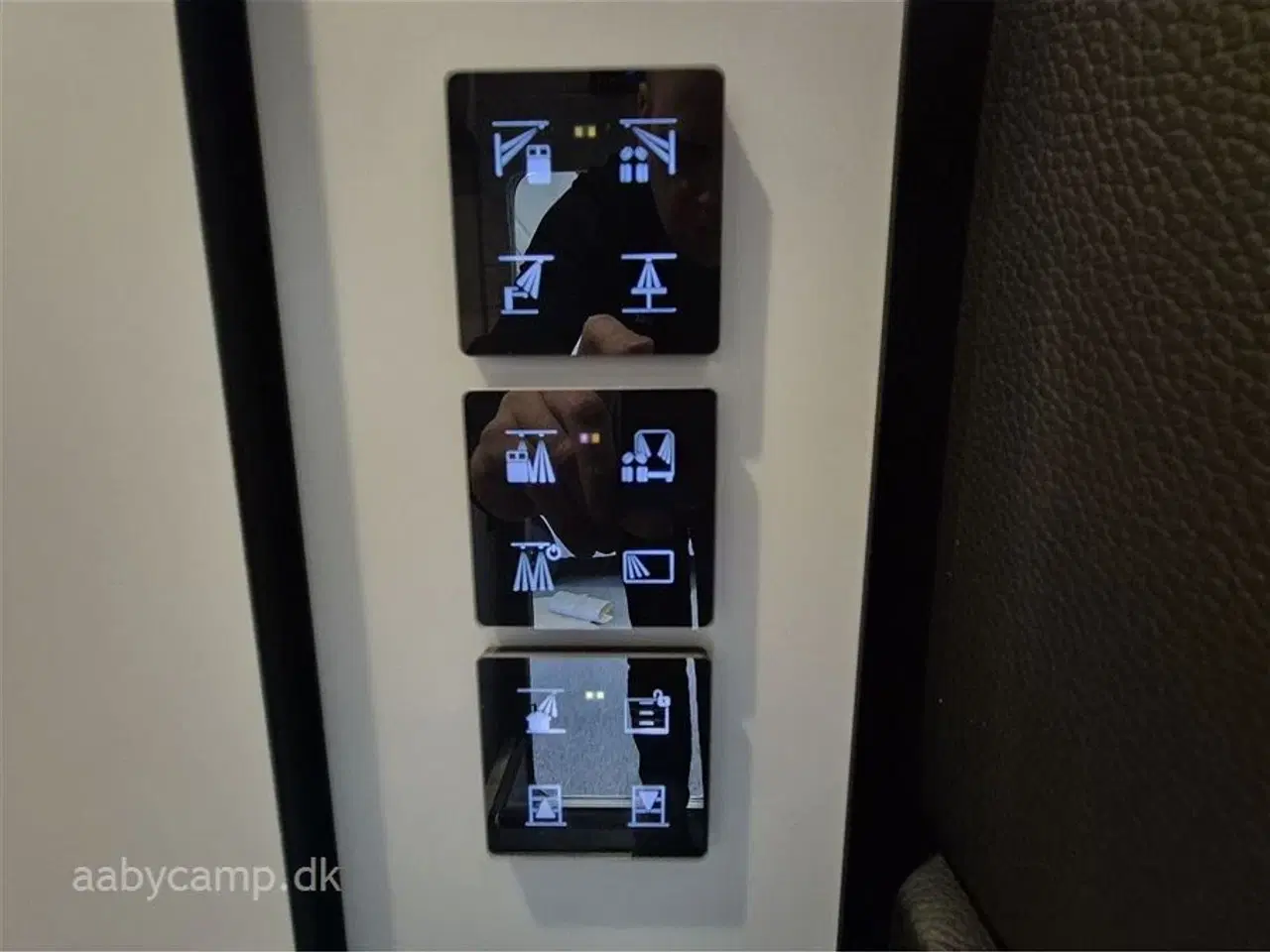 Billede 44 - 2025 - Niesmann+Bischoff Arto 78   solceller. 3x150 Ah lithium batterier. 3000w inverter. Elektrisk markise. Udv. gas/vand. Helårsdæk. 2x TV. Duo control. luft undervogn. Hydrauliske støtteben.