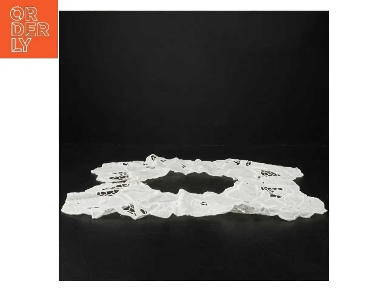 Billede 2 - Hvid pyntedug (str. 40 x 35 cm)