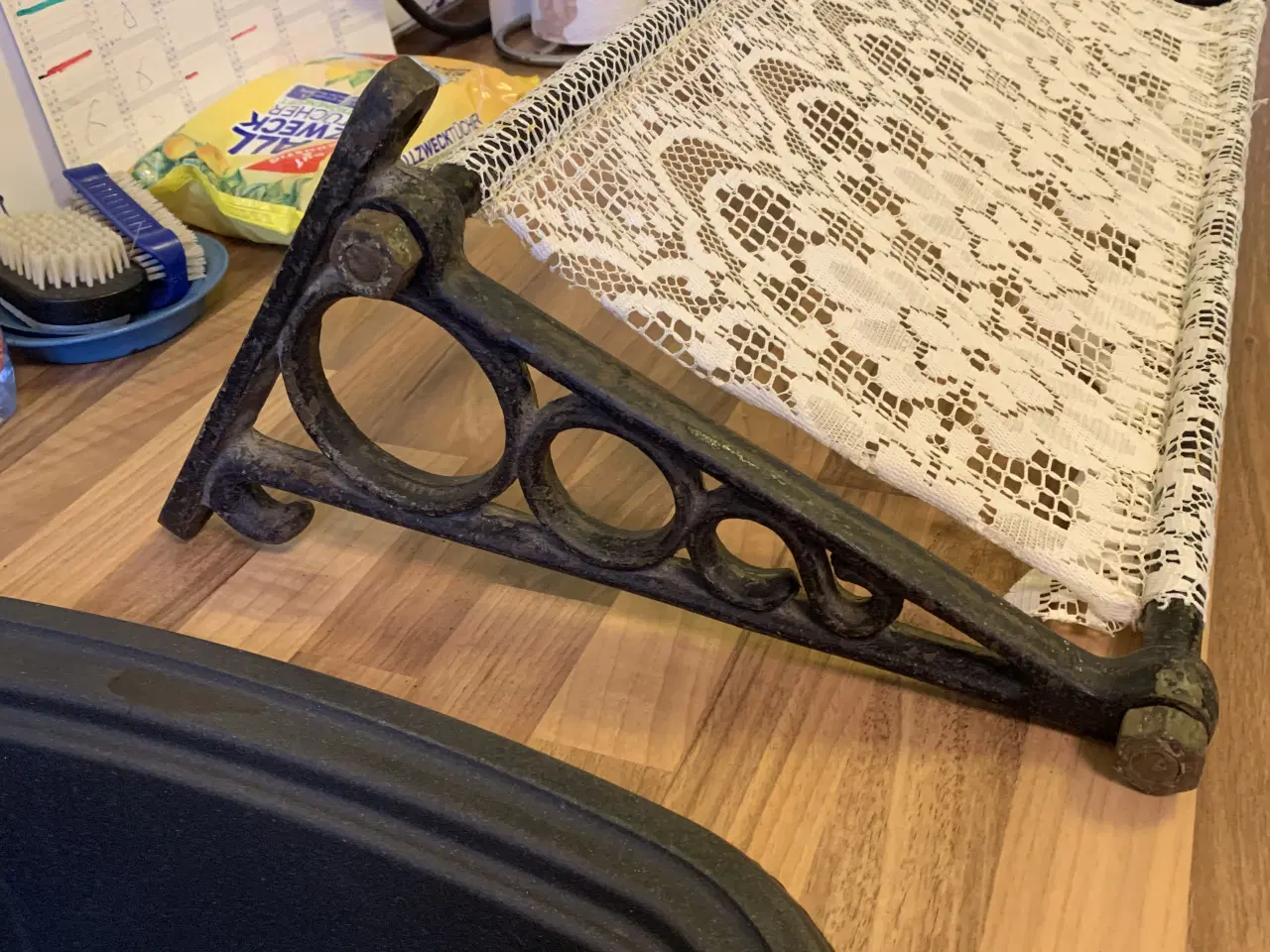 Billede 2 - Smedejerns hylde med net 