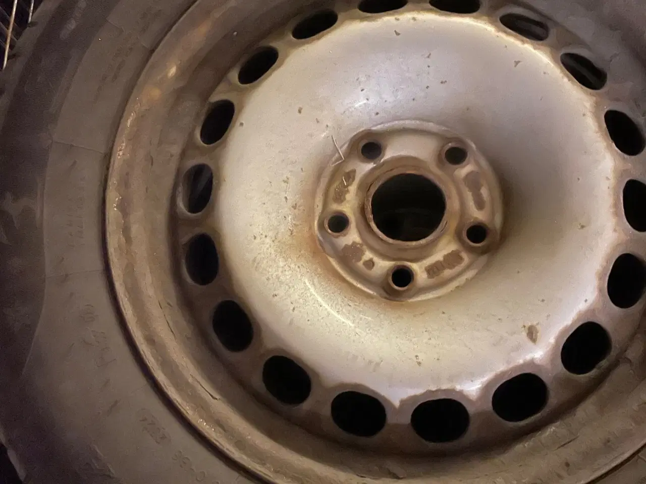 Billede 2 - Næsten nye 215/65R16 Fortuna vinterdæk sælges