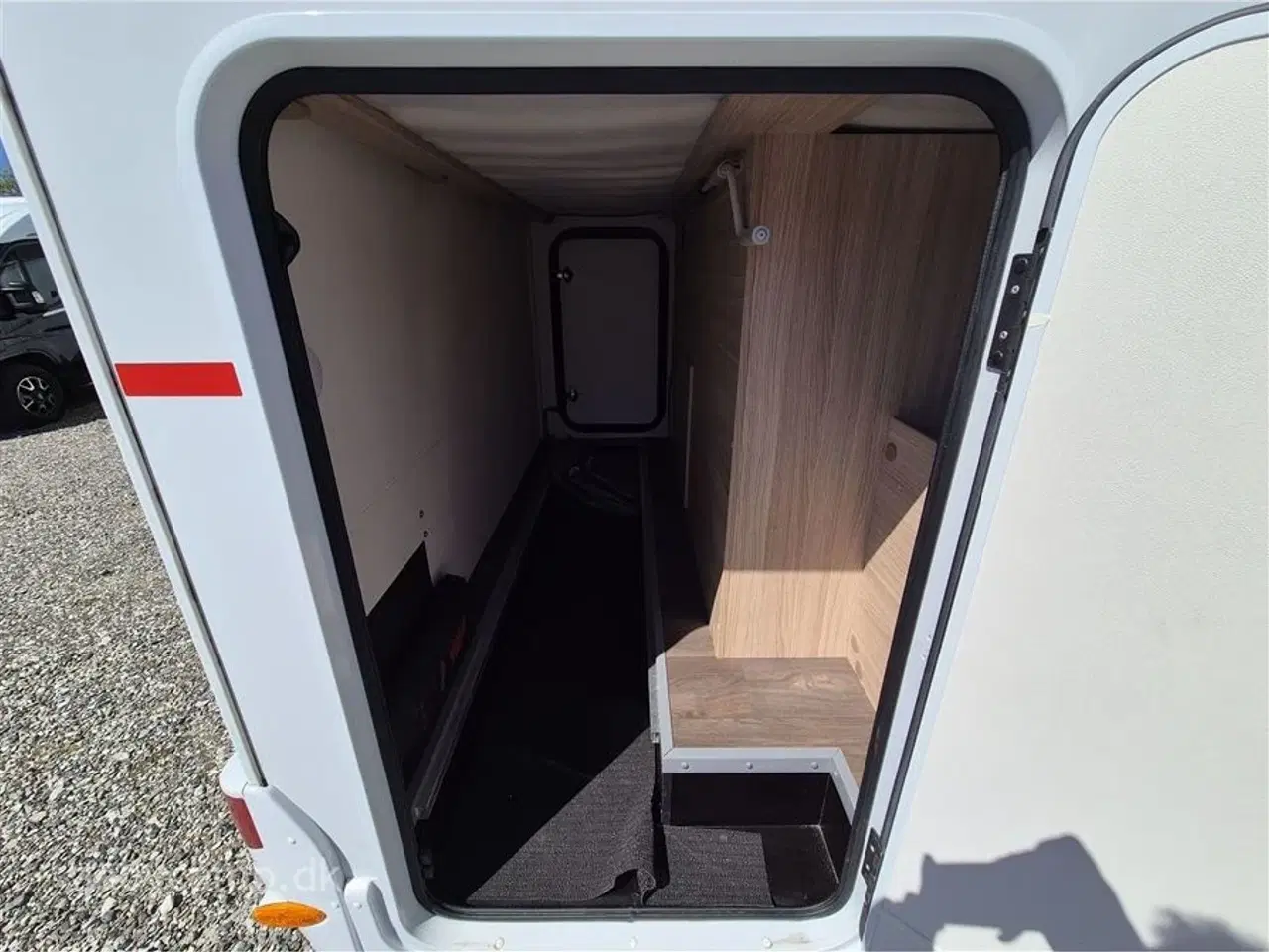 Billede 20 - 2020 - SunLight VAN V60   Under 6 meter. Markise. batteri. cykelstativ. Elektrisk indgangstrin. Kun 21,300 KM!!