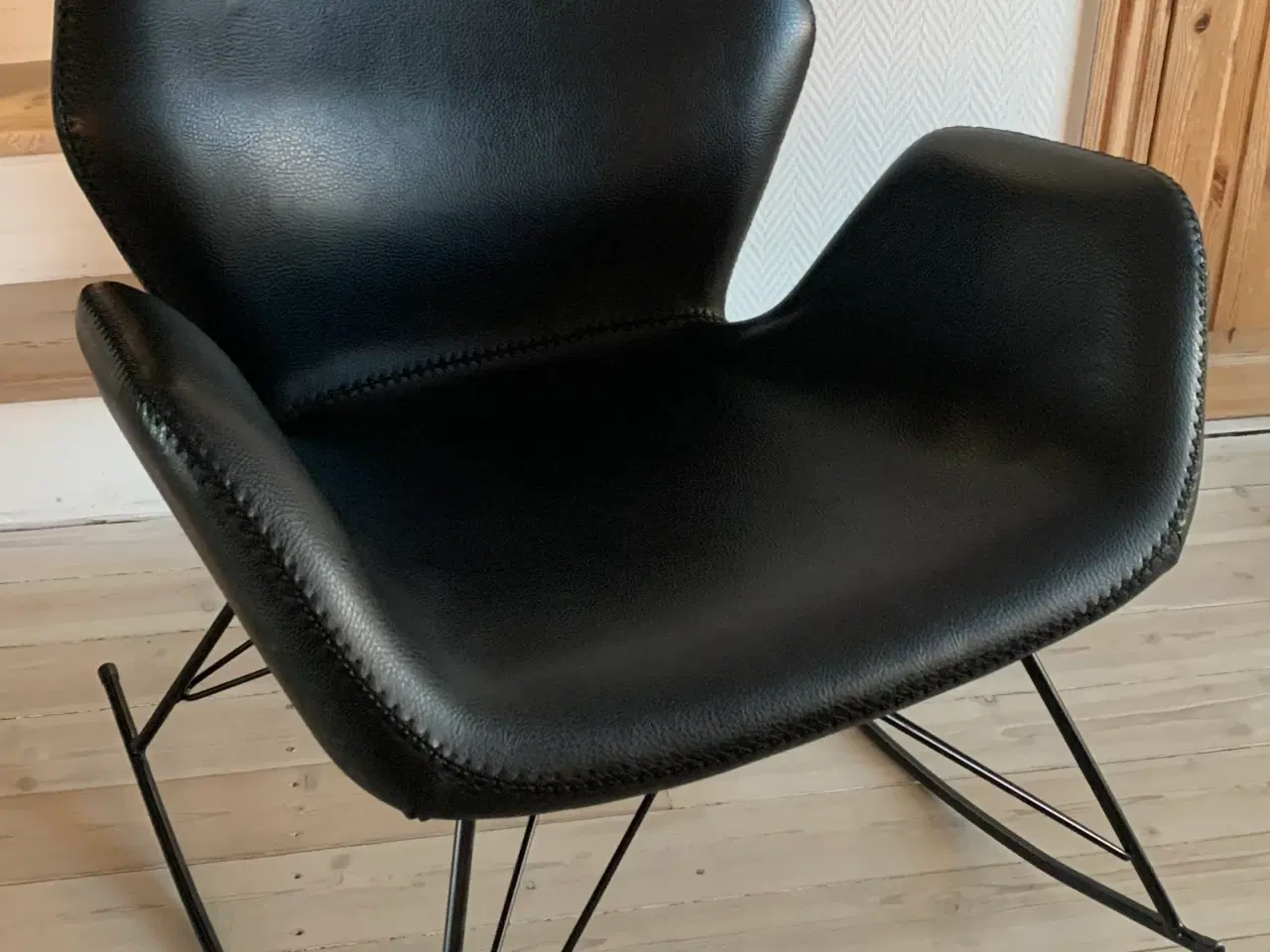 Billede 2 - Sort Gyngestol i imiteret læder