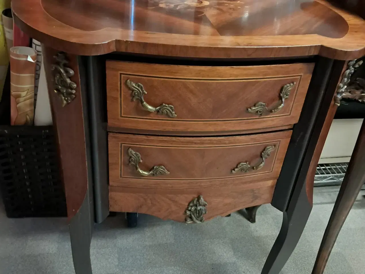 Billede 1 - Kommode evt. i fransk Louis XV- stil. Antik.