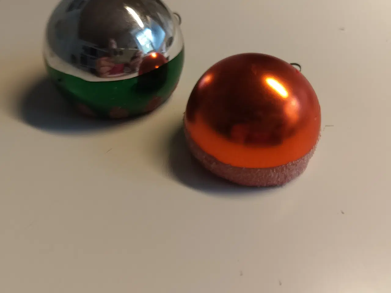 Billede 3 - 2 stk gamle glas julekugler med reflektor