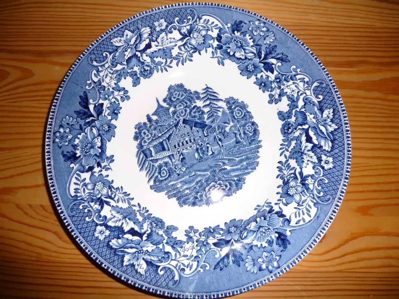 Billede 1 - 1 dyb tallerken hvid med blå motiv