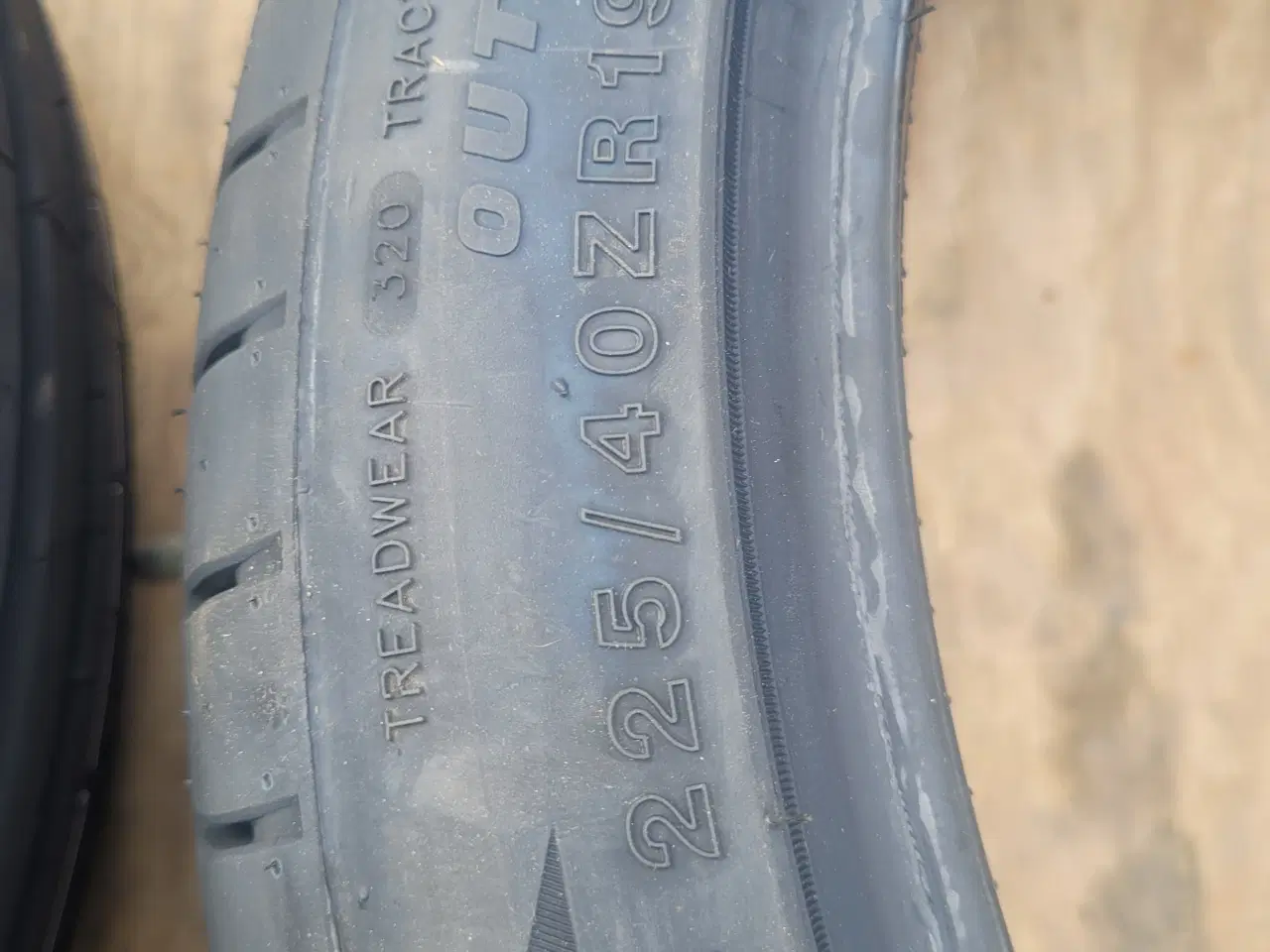 Billede 1 - 225 / 40 R 19