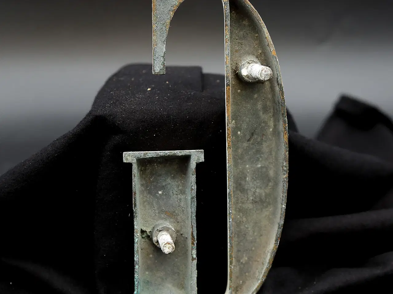 Billede 4 - Messing facadebogstav “G” – rå patina