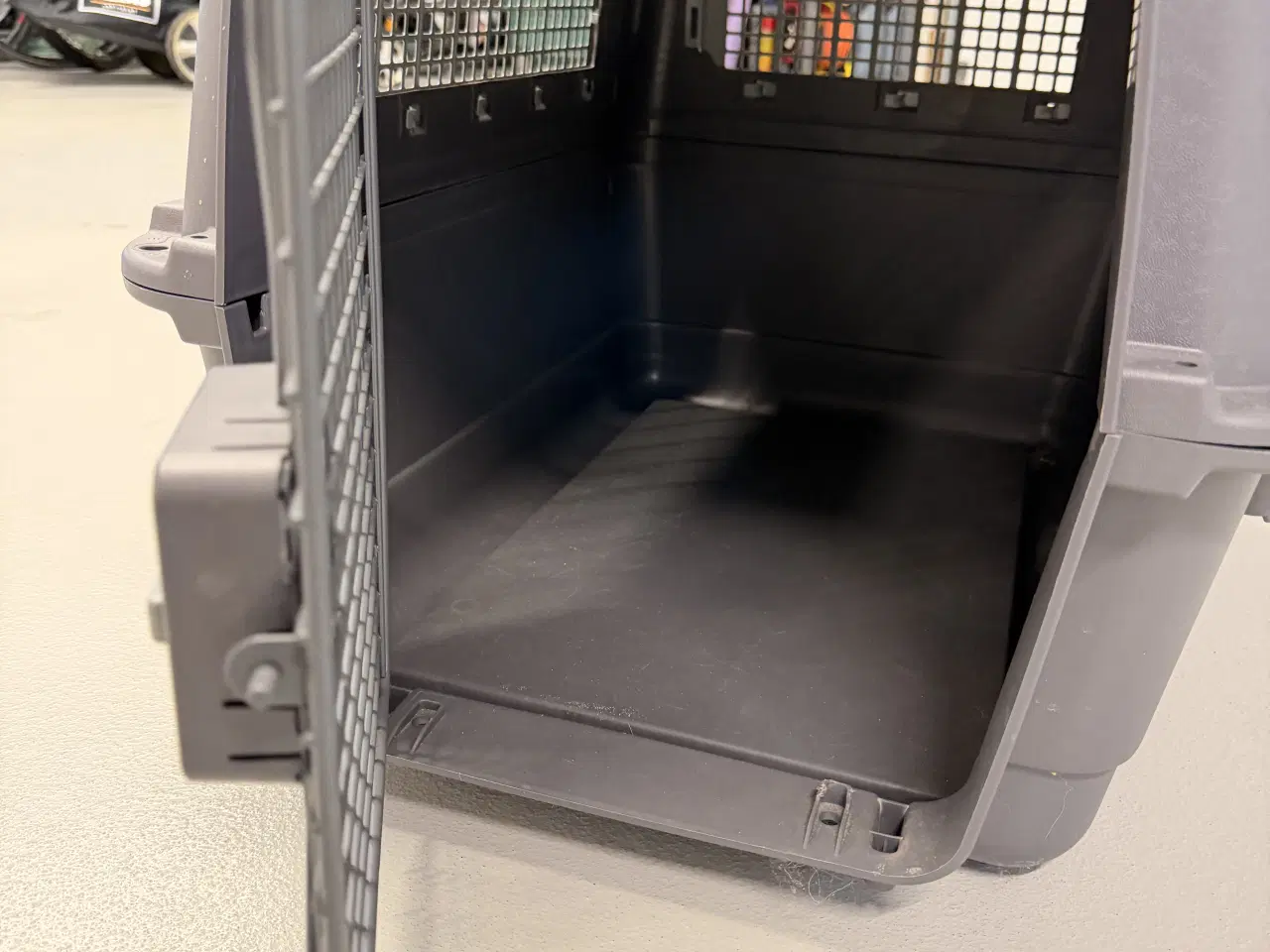 Billede 2 - Næsten ny transportboks str. M