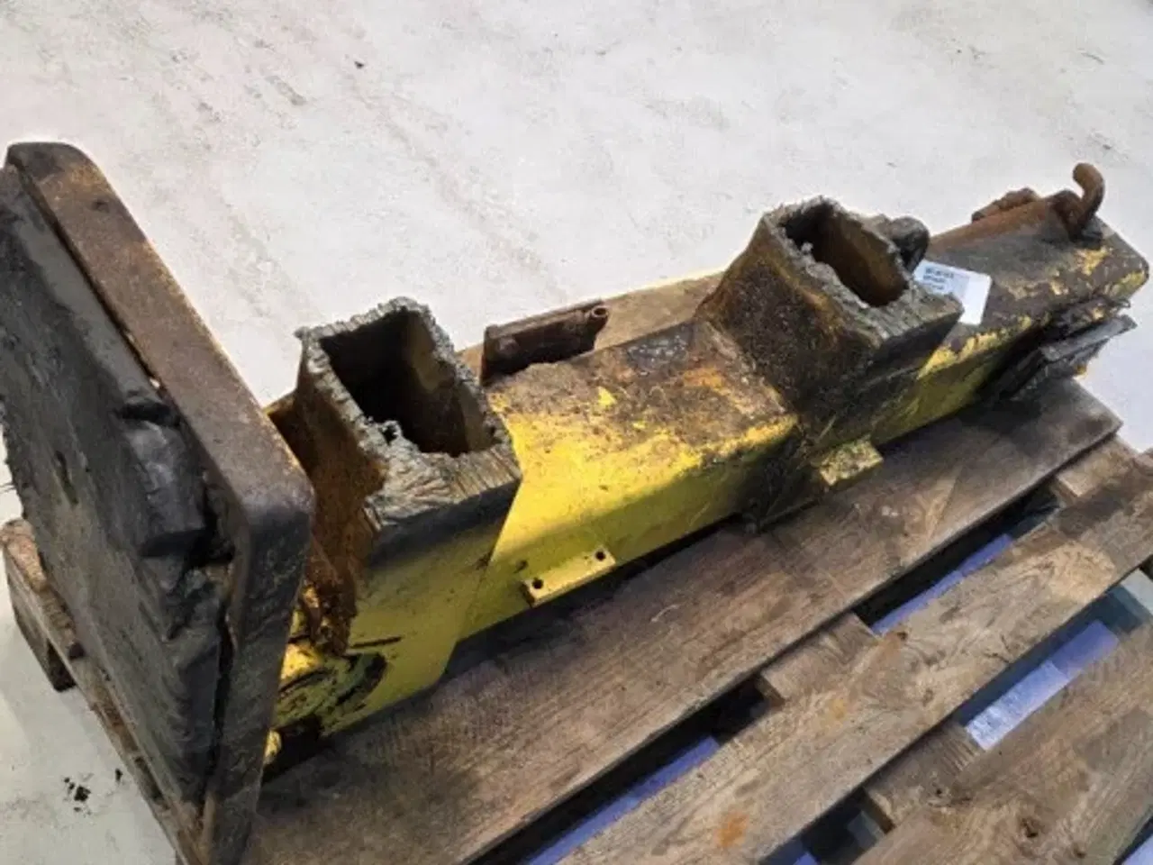 Billede 5 - New Holland LB115B Støtteben R.  87376352