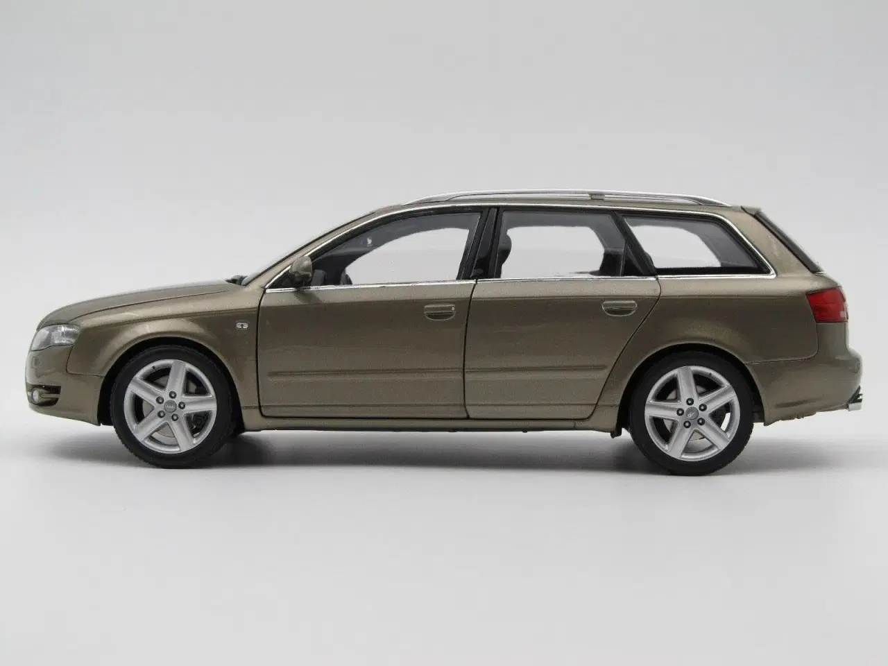 Billede 3 - 2005 Audi A4 Avant 3,2 FSI Quattro B7 - 1:18